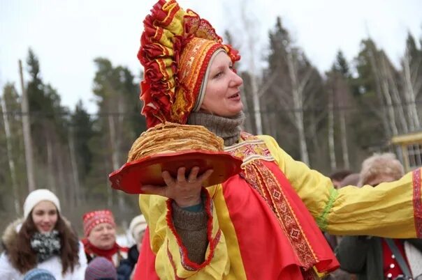 Исконное название масленицы комоедица а первый блин. Славянский праздник Комоедица. Масленица Комоедица. Комоедица — Масленица праздники славян. Атрибуты Масленицы.