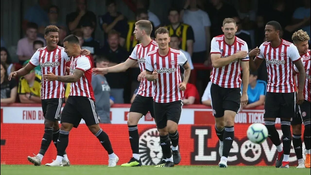 Клуб брентфорд. Логотип команды брентфорд. Brentford. Brentford fc. Клуб брентфорд.