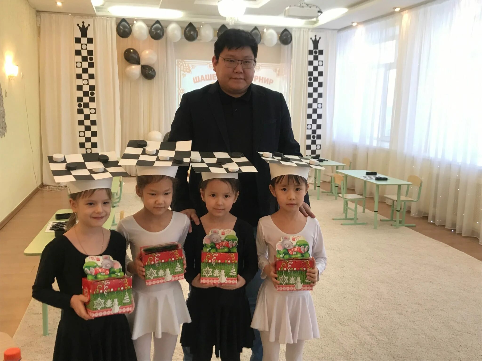 Якутия село борогонцы усть-алданского района. Детский сад искорка якутск директор. Мбдоу якутск. Кэскил детсад. Якутия детский сад журавлик.