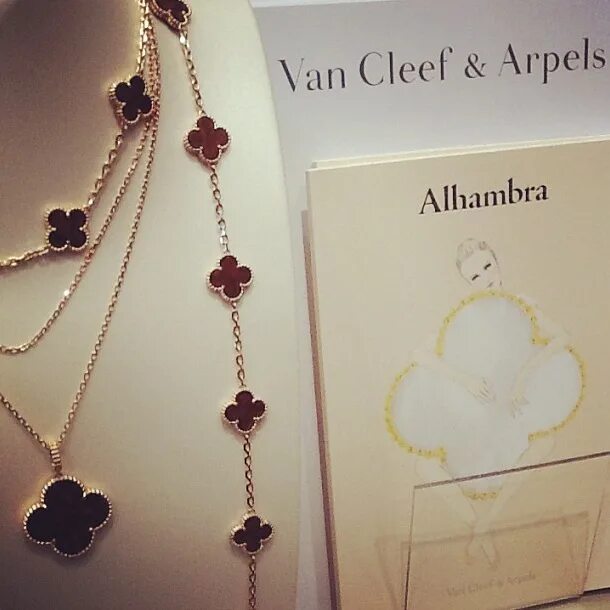 Jewelry Alhambra van Cleef Arpels. Van Cleef Arpels коллекция Alhambra. Коллекция Ван Клиф. Van Cleef Arpels Alhambra серьги.
