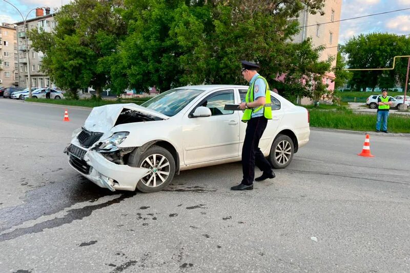Свежие вакансии водителя в каменск уральске. Рейд гибдд каменск-уральский. Спектр услуг автосервиса. Подработка в каменском уральске. Авария лексус каменск-уральский.