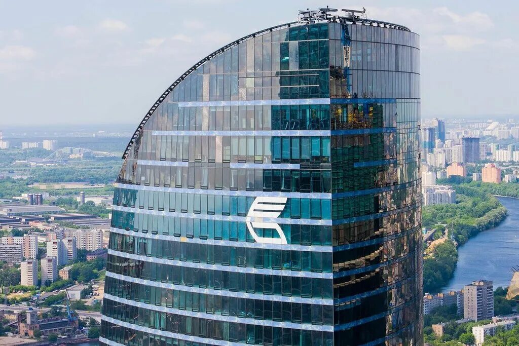 главный этаж здания. небоскреб turning torso. сантьяго калатрава небоскреб поворачивающийся торс мальмё. мфк «федерация» (башня «восток»). современные многоэтажки.