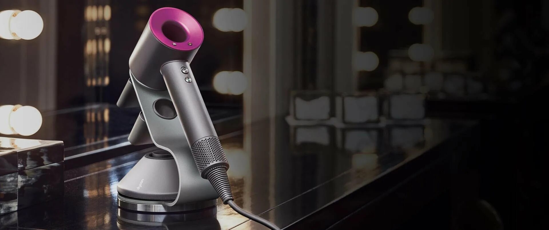 Картинки дайсона. Фен Dyson Supersonic. Фен Dyson Supersonic стайлер. Фен Дайсон реклама 2021. Dyson новый фен.