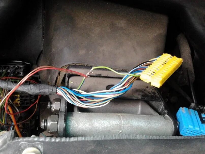 Провод тахометра тойота марк 2. Какие провода идут на тахометр. Провод тахометра ваз 2109 инжектор. Провод тахометра lada kalina. Какие провода идут на тахометр.