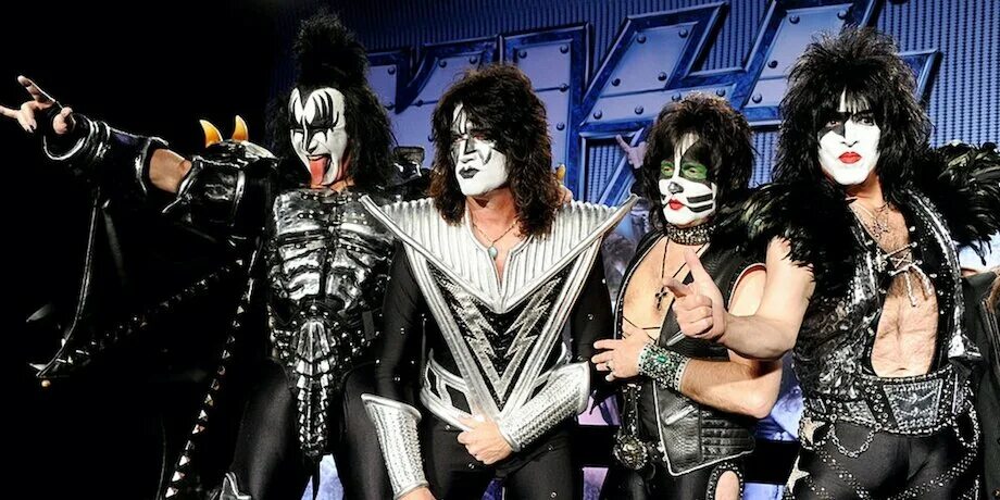 Группа кисс 2023. Джин симмонс (kiss) вяжет. Глэм рок группа kiss. Группа кисс фото. Кисс лучшие клипы.