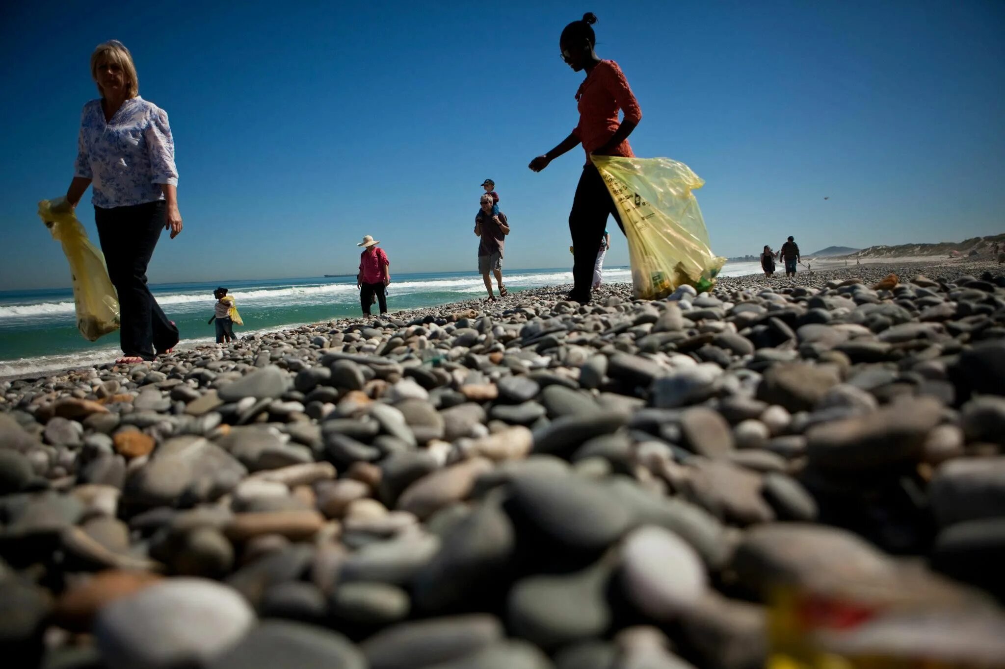 Don t pick up the trash. Ocean Conservancy. Conservation Volunteers Australia. Pick up the Trash.