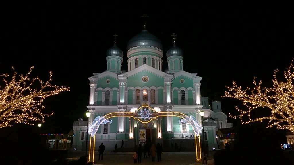 вертепы дивеева. дивеево рождественский храм. дивеево дроны над храмом в рождество. дивеево дроны над храмом в рождество. дивеево монастырь рождество 2022.