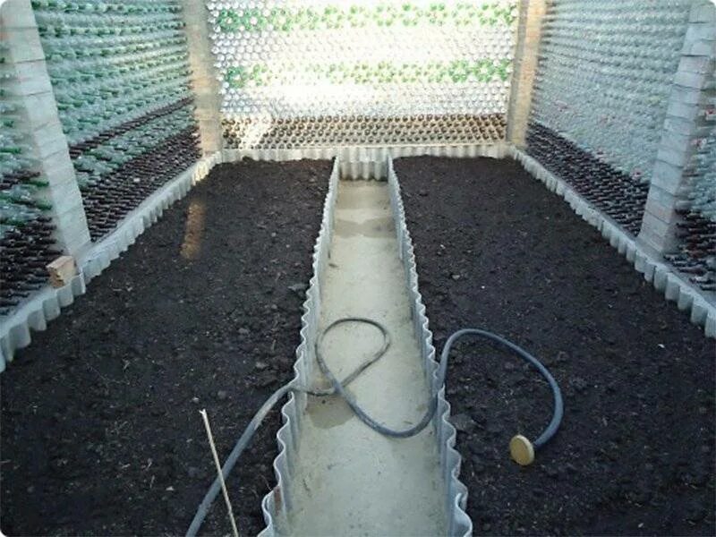 Парник из пластиковых бутылок. Теплица своими руками из бутылки. Теплица своими руками из бутылки. Теплица из бутылок. Теплица своими руками из бутылки.