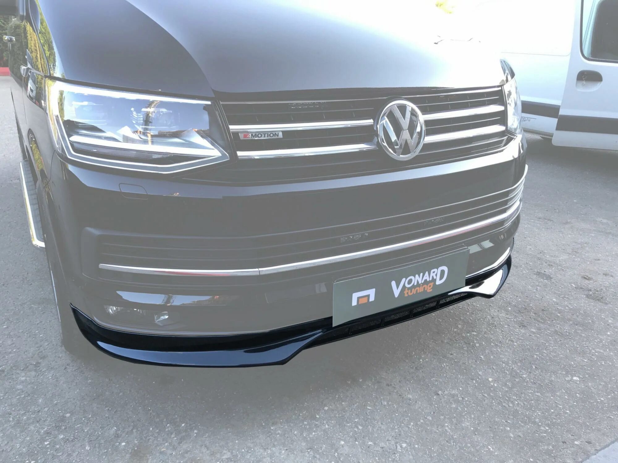 Бампер передний т6. Кенгурятник volkswagen caravelle t6. фольксваген мультивен бампер. бампер vw t6. бампер на каравелла т6.