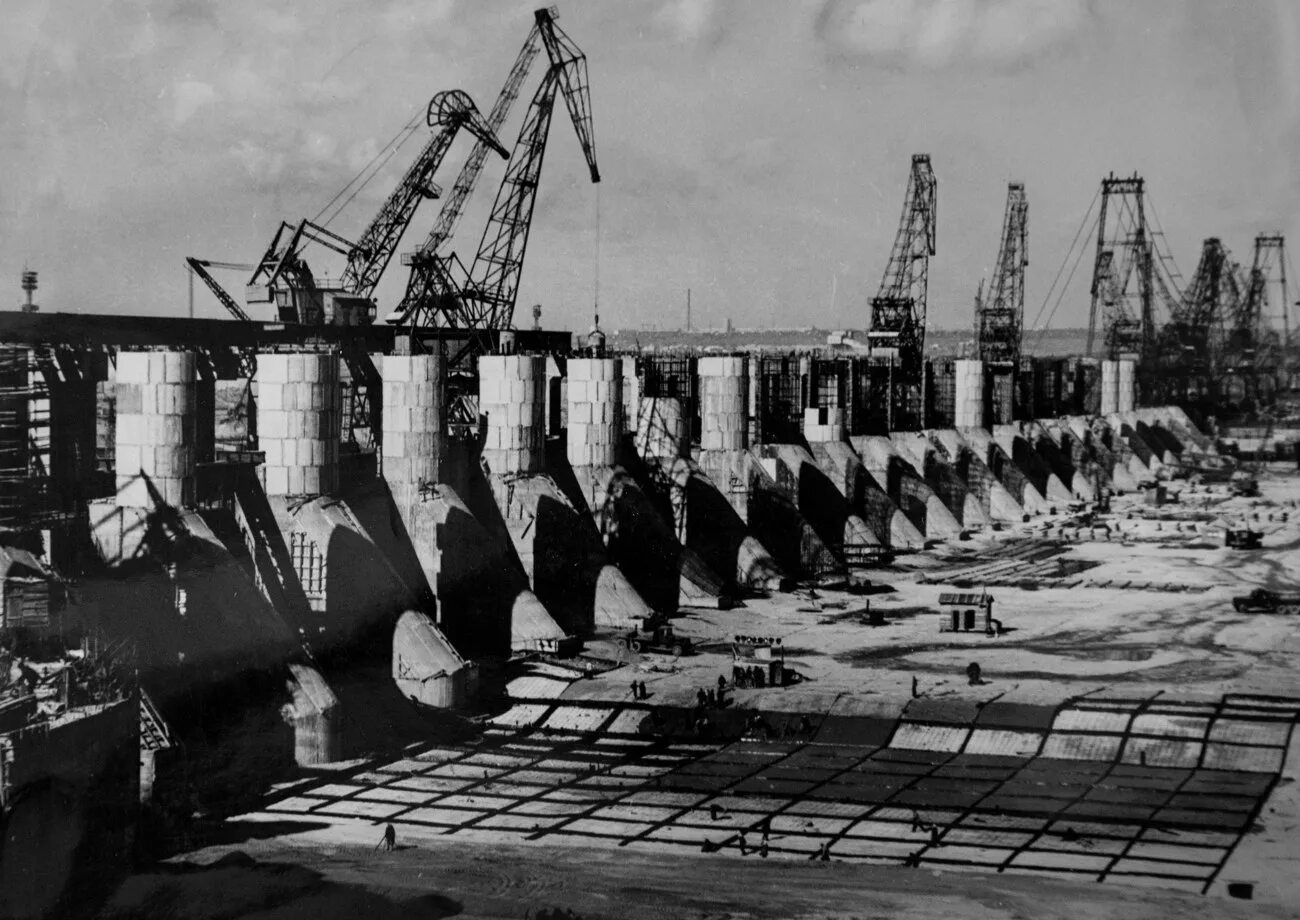 10 лет строили
