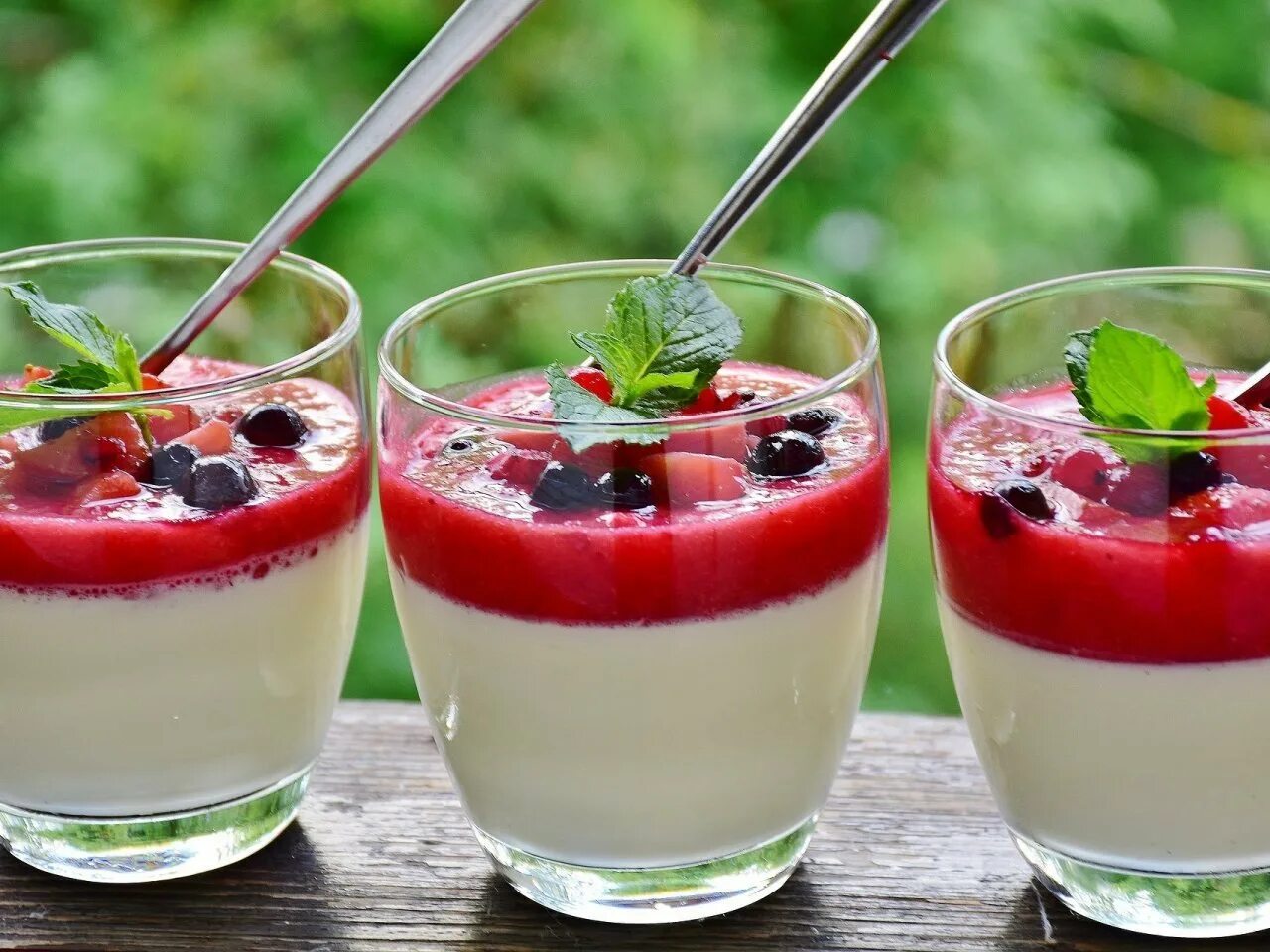 Панна котта с желе. Панна котта со свежими ягодами. Панна котта италия. Паннакотта. Паннакотта.