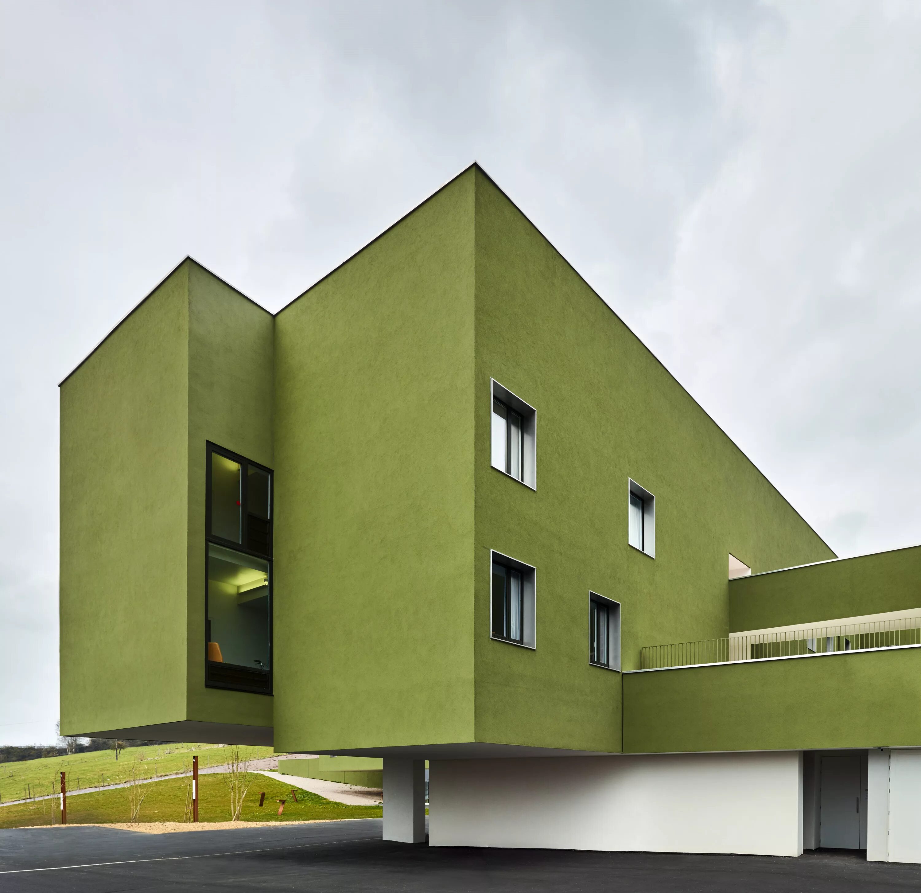 Архитектура фасады Архдейли. «Зеленый дом» («Green building»). Зеленый цвет в архитектуре. Необычные фасады зданий.
