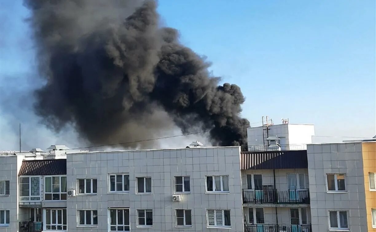 Пожар в Левобережном в Туле. Пожарные в Левобережном Тула. В Левобережном в Туле произошел пожар. Тула Левобережный пожар Левобережный сегодня.