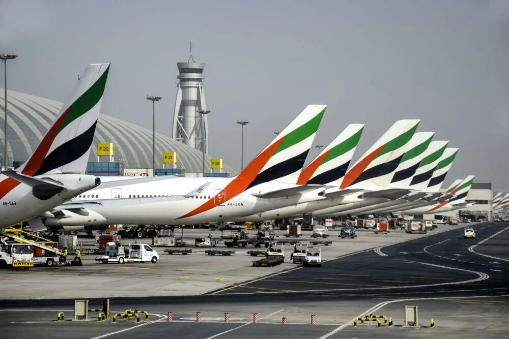 Авиакомпания дубай эмирейтс. Аэропорт дубай dxb. Арабская авиакомпания emirates. Emirates airlines авиакомпании оаэ. Авиакомпания эмирейтс самолеты.