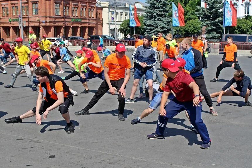 Зарядка с чемпионом Москва. Культурно-спортивные мероприятия. Акция зарядка. Флешмоб зарядка с чемпионом. Зарядка с чемпионом