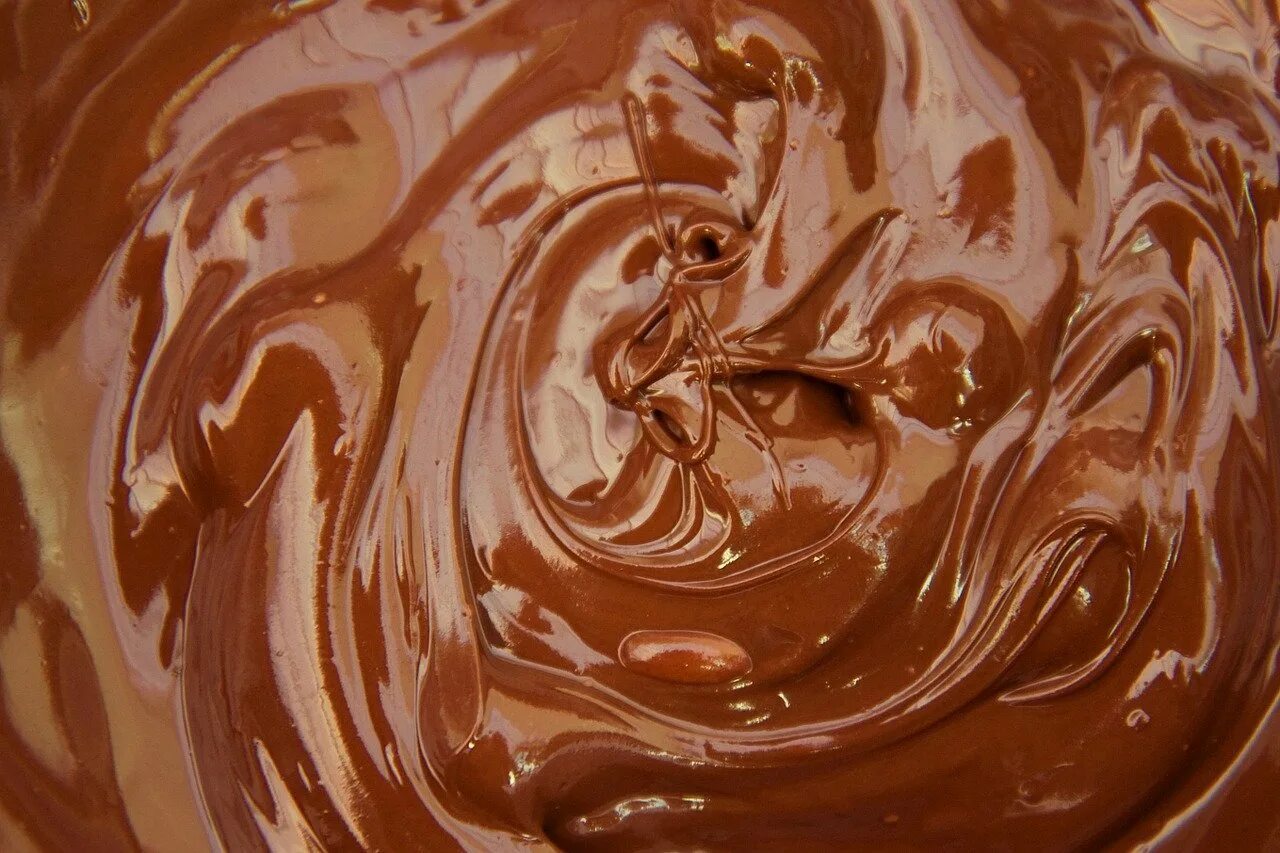Растаявший шоколад. Шоколадный фон. Шоколадный крем. Шоколад фон. Топленый шоколад.