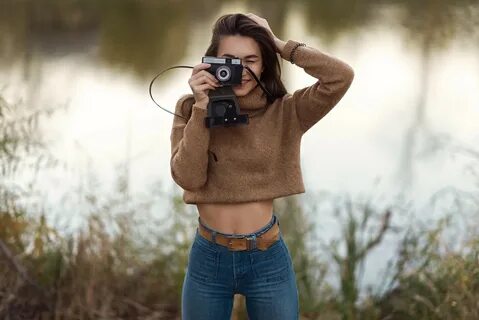 Девушки развиваются на камеру