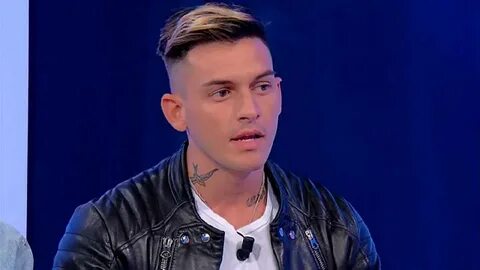 Alessandro Basciano punge Alex Belli: "Pensa a tua moglie che è meglio...