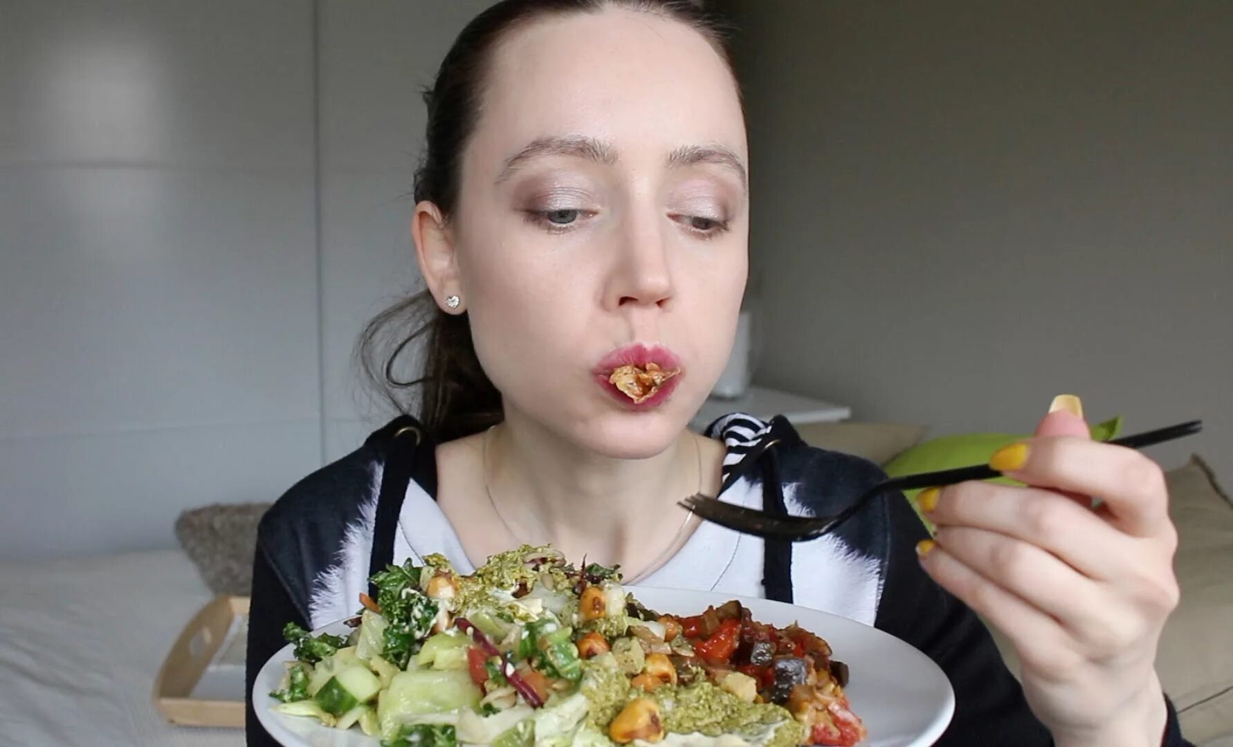 Асмр страшный еда. Asmr eating. dmitriy asmr eating. жрущий асмр.