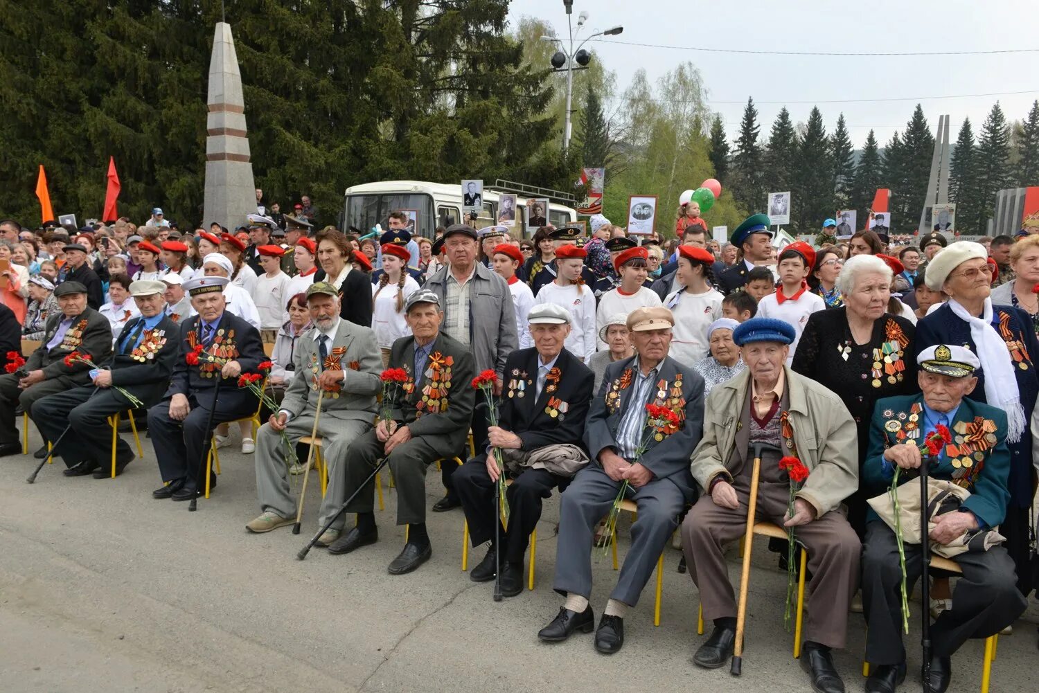 Местные общественные организации ветеранов. 9 Мая Горно Алтайск. Горно-Алтайск парк Победы 9 мая. Парад Победы Горно-Алтайск. 9 Мая Горно Алтайск 2021.