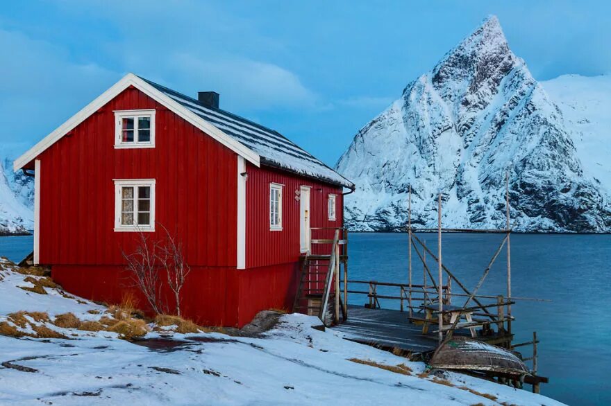 Норвегия высота над уровнем моря. Лофотенские острова красные домики. Лофотенские острова, Норвегия. Хитте в Норвегии. Лофотенские острова Норвегия желтый домик.