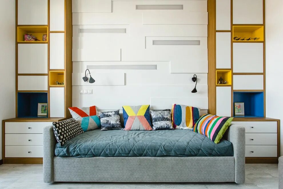 Диван в комнату подростка в современном стиле. Комната подростка в скандинавском стиле. Диван для подростка мальчика. Диван в комнату подростка в современном стиле. Спальня для подростка с диваном.