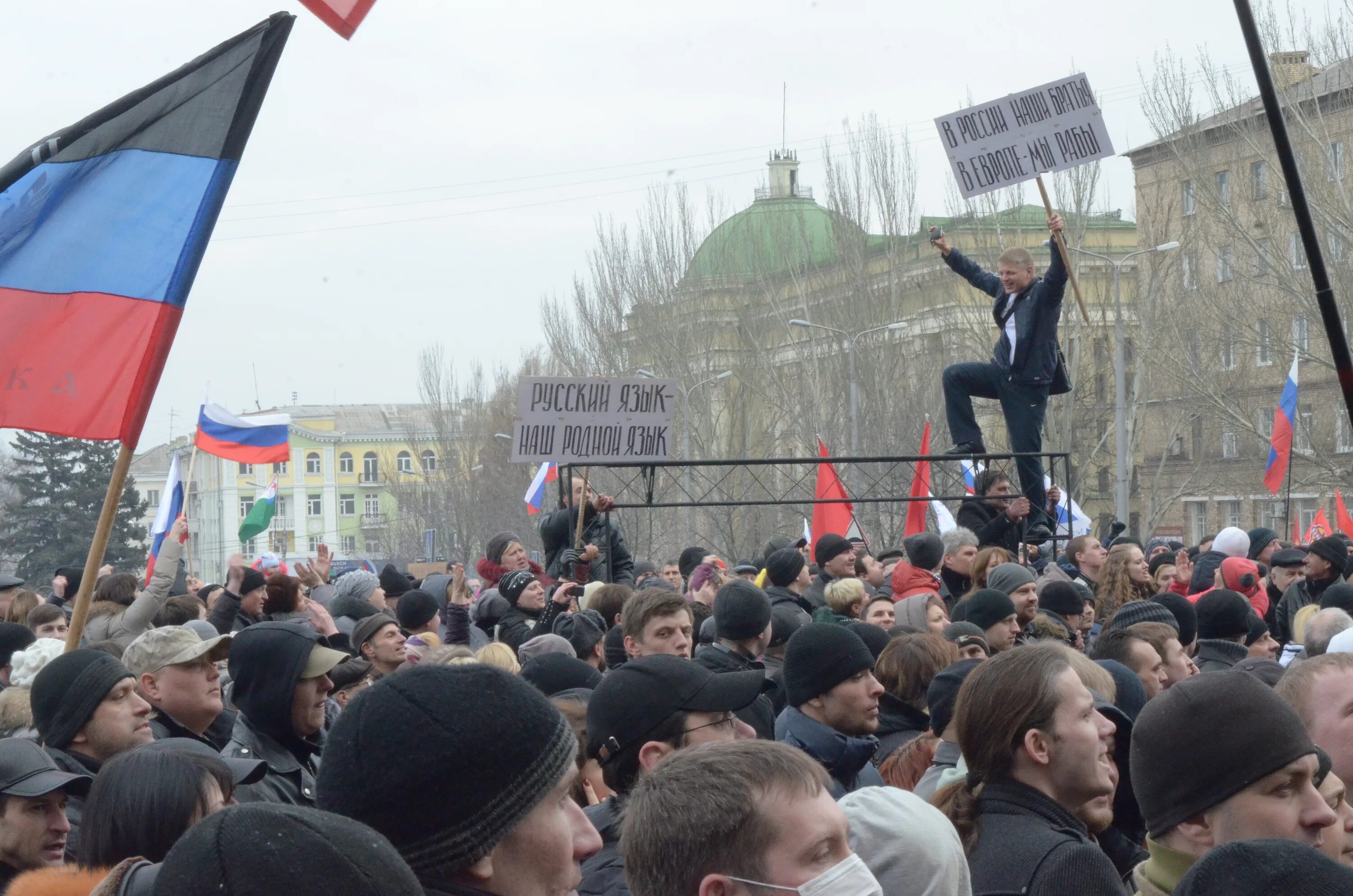 Россия 1 митинги. Митинги март 2014 года Донецк. Протесты в Донецке 2014. Пророссийские митинги в Донецке 2014.