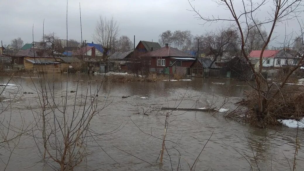 Что с водой в барнауле. Река Пивоварка Барнаул. Наводнение в Алтайском крае. Паводок Барнаул. Паводок 2018 в Алтайском крае.