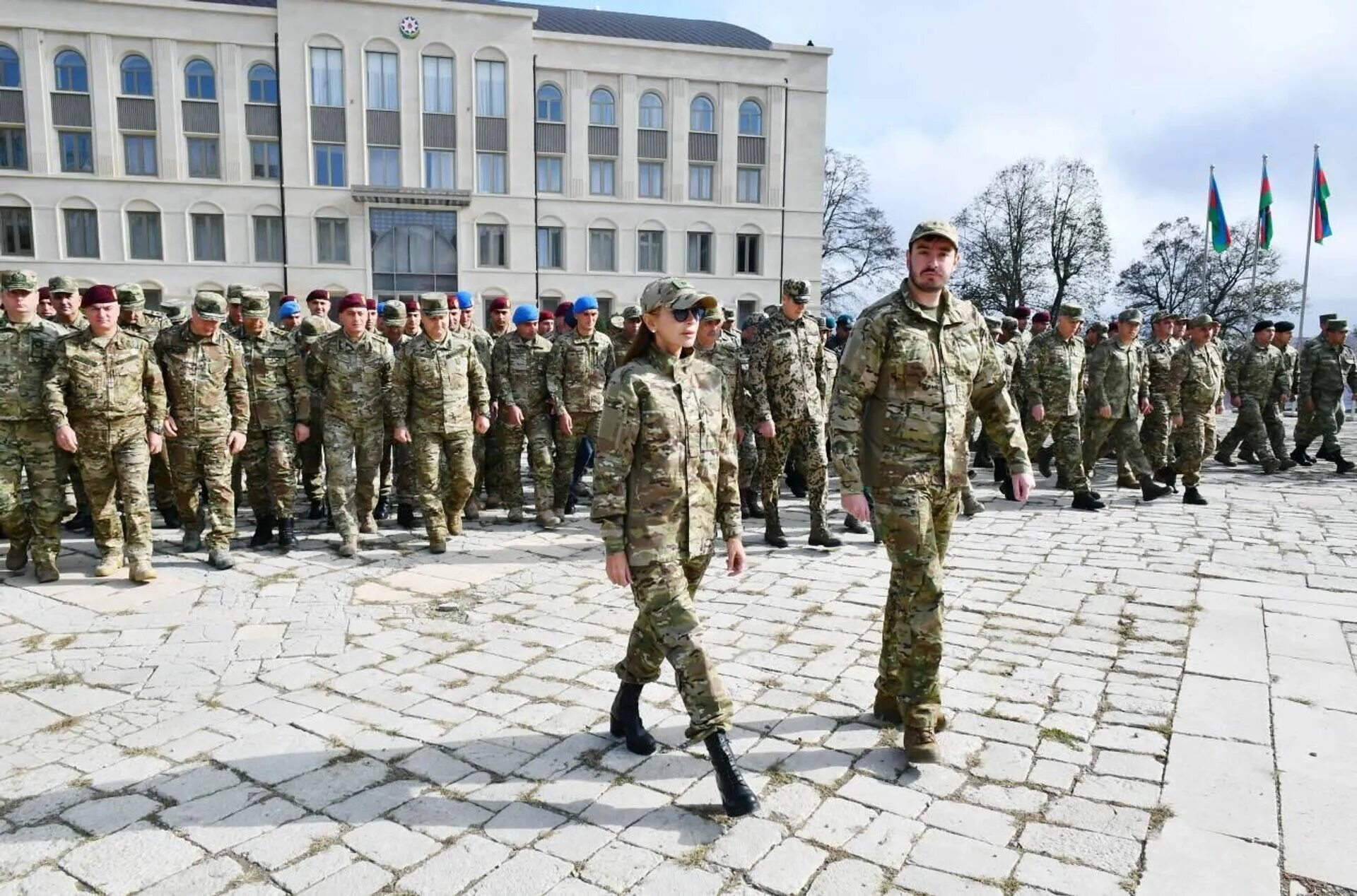 Российский солдат. Форма армии Азербайджана. День Победы в Азербайджане. Азербайджан победить