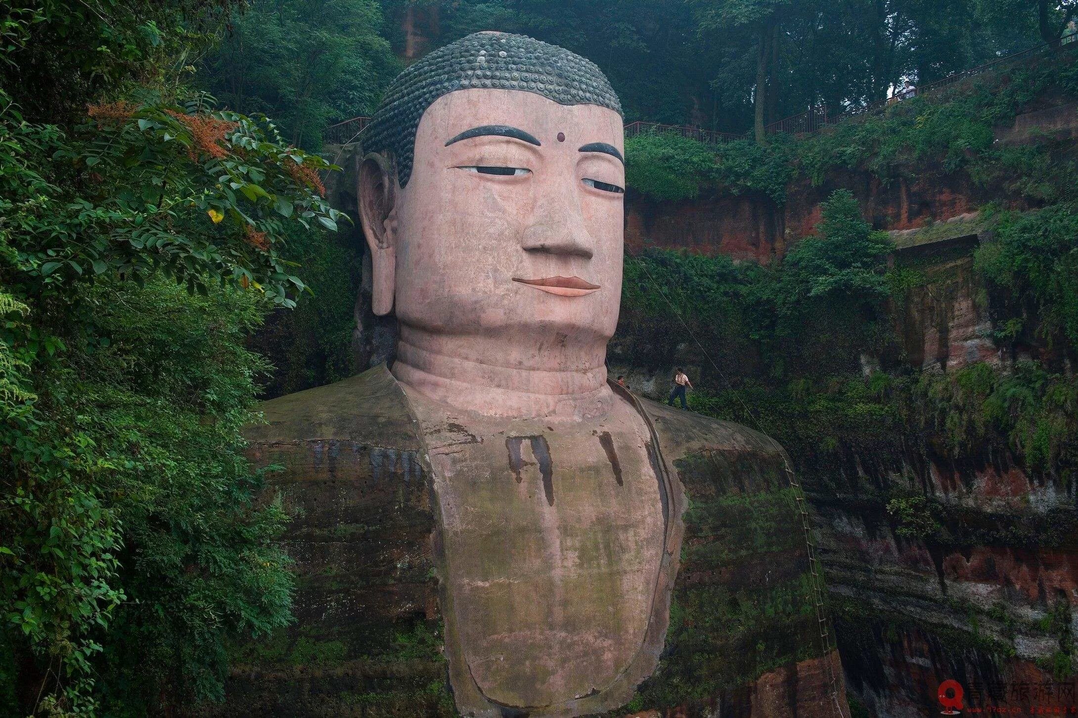 Бог меча семьи сычуань тан. Большой Будда Лэшань. Гигантский Будда в Лэшане. Будда Лэшань Китай. Статуя Будды в Лэшане Китай.