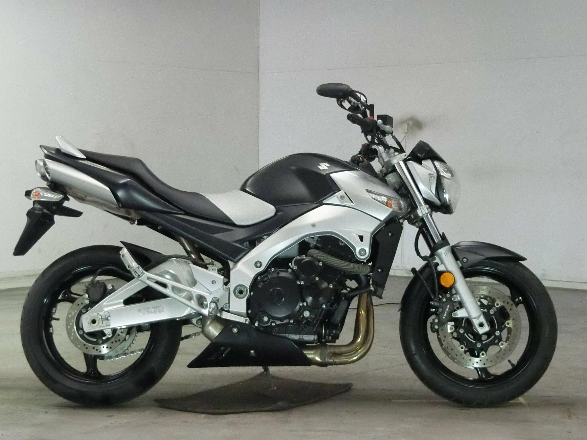 Gsr 600. Gsr suzuki 2006. Сузуки gsr 600. Gsr 600. Мотоцикл suzuki gsr 600.