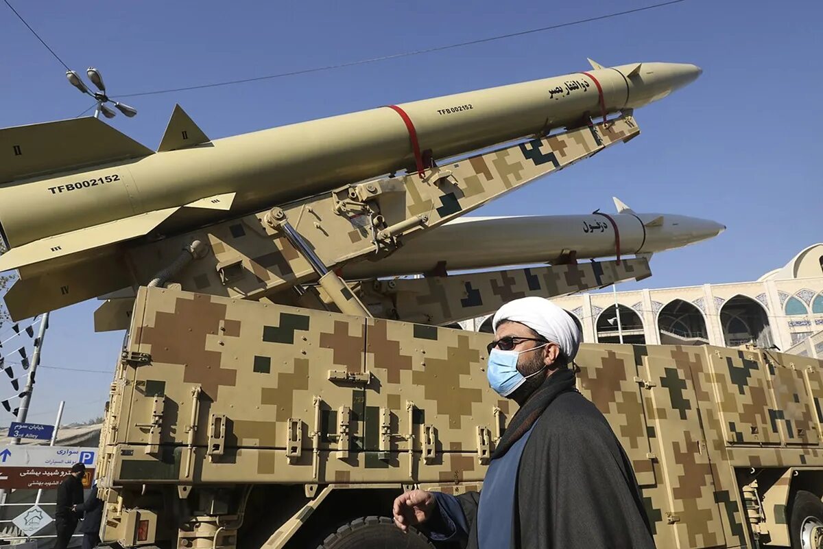Есть ли атомное оружие у ирана. Иранские ракеты Фатех 110. Фатех ракета Иран. Иран баллистические ракеты Zolfaghar.. Fateh-110 баллистическая ракета.