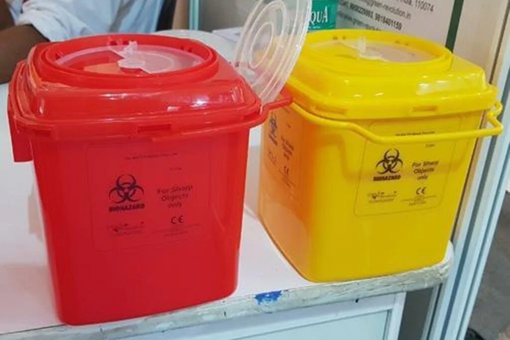 Утилизация шприцов и игл. Sharps disposal container. контейнер для утилизации шприцов. контейнер для отходов шприцов. контейнеры для утилизации шприцев игл.
