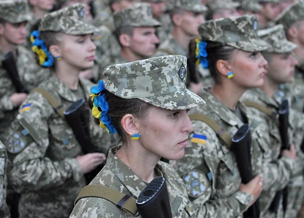 Украинская Военная форма. Женщины в армии Украины. Женщины солдаты Украины. Украинки военные.