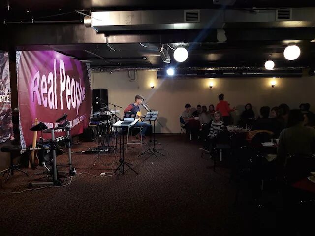 Real people club. Огни на концерте. Real people club новосибирск. Real people club. Скорость группа.