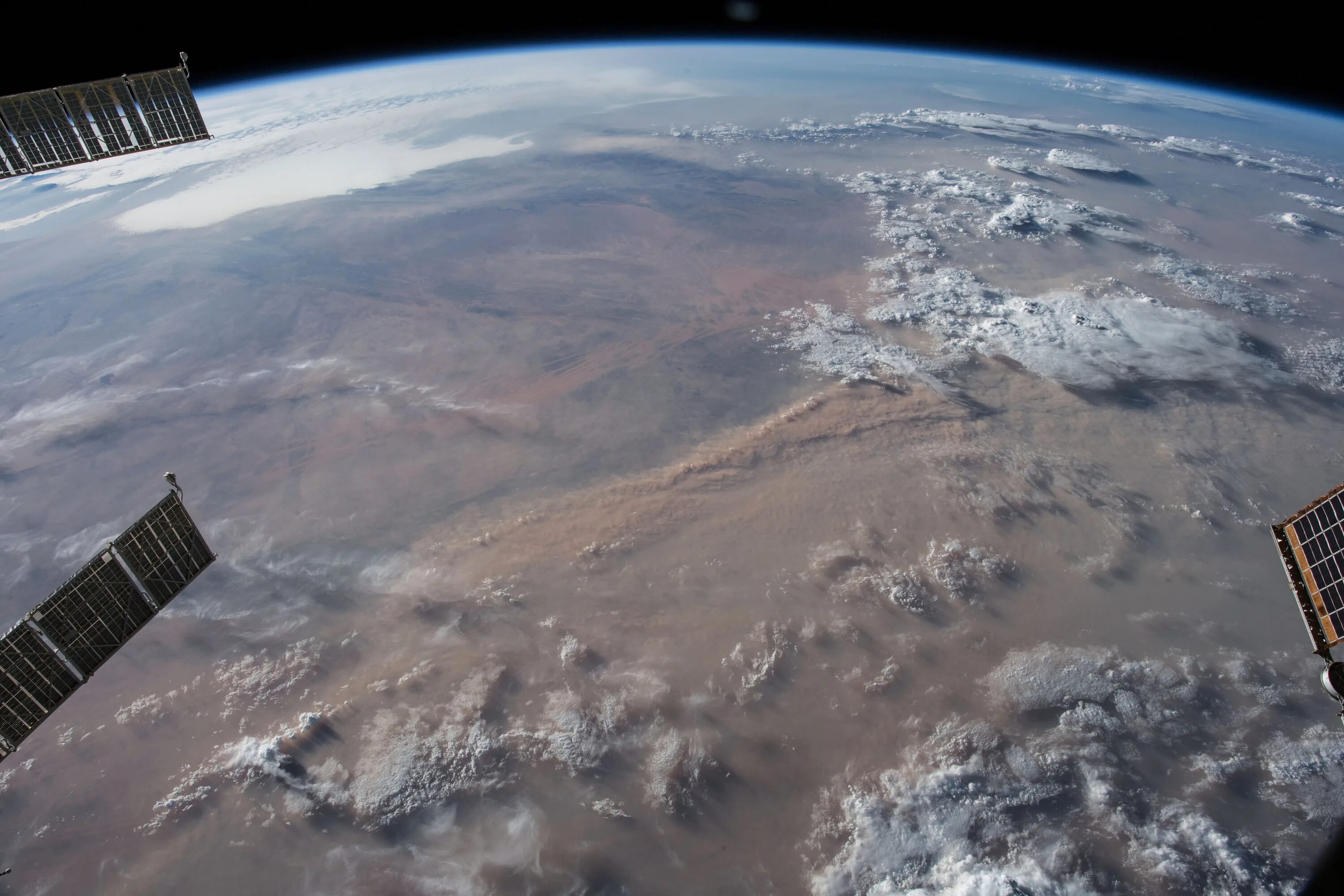 Космические снимки. Реальные снимки земли из космоса. Космический снимок земли. Первый снимок земли из космоса.
