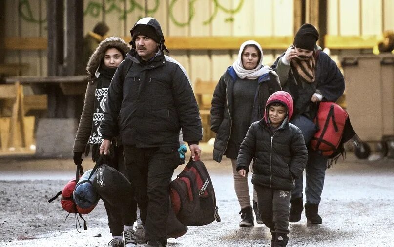 Семью мигрантов. Дети мигранты. Семья мигрантов. Дети мигрантов в России. Дети мигранты в школе.