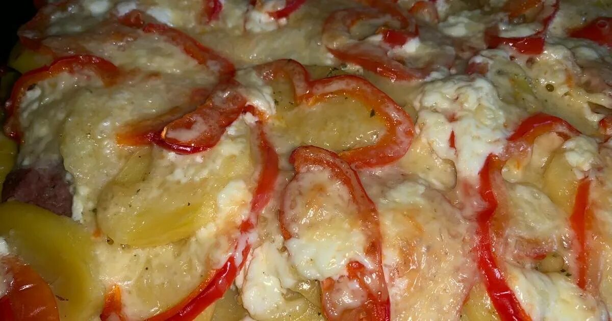 Скоблянка из свинины с картошкой и грибами. Соус для мяса. Свинина с шампиньонами в сливочном соусе. Свинина с картошкой сливка. Свинина в сливочном соусе в духовке.