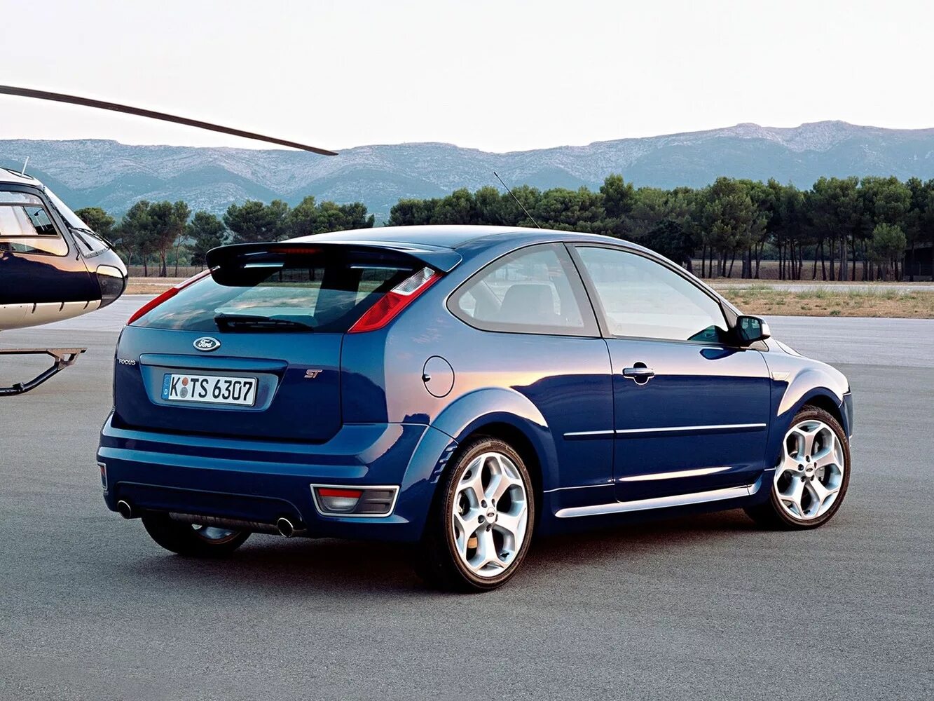 Форд фокус 2 поколения. Форд фокус 2 Hatchback. Ford Focus 2 фокус. Ford Focus 2 St хэтчбек. Форд хэтчбек 2005