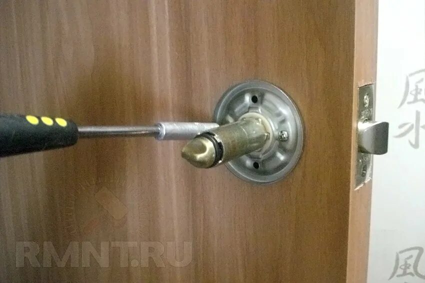Как вставить ручку