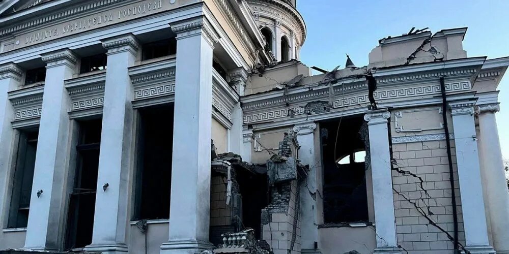 Одесса уничтожить. В одессе разрушен спасо-преображенский. Одесса уничтожить. Дом отдыха одесса обстрел. Разрушенный храм в одессе.