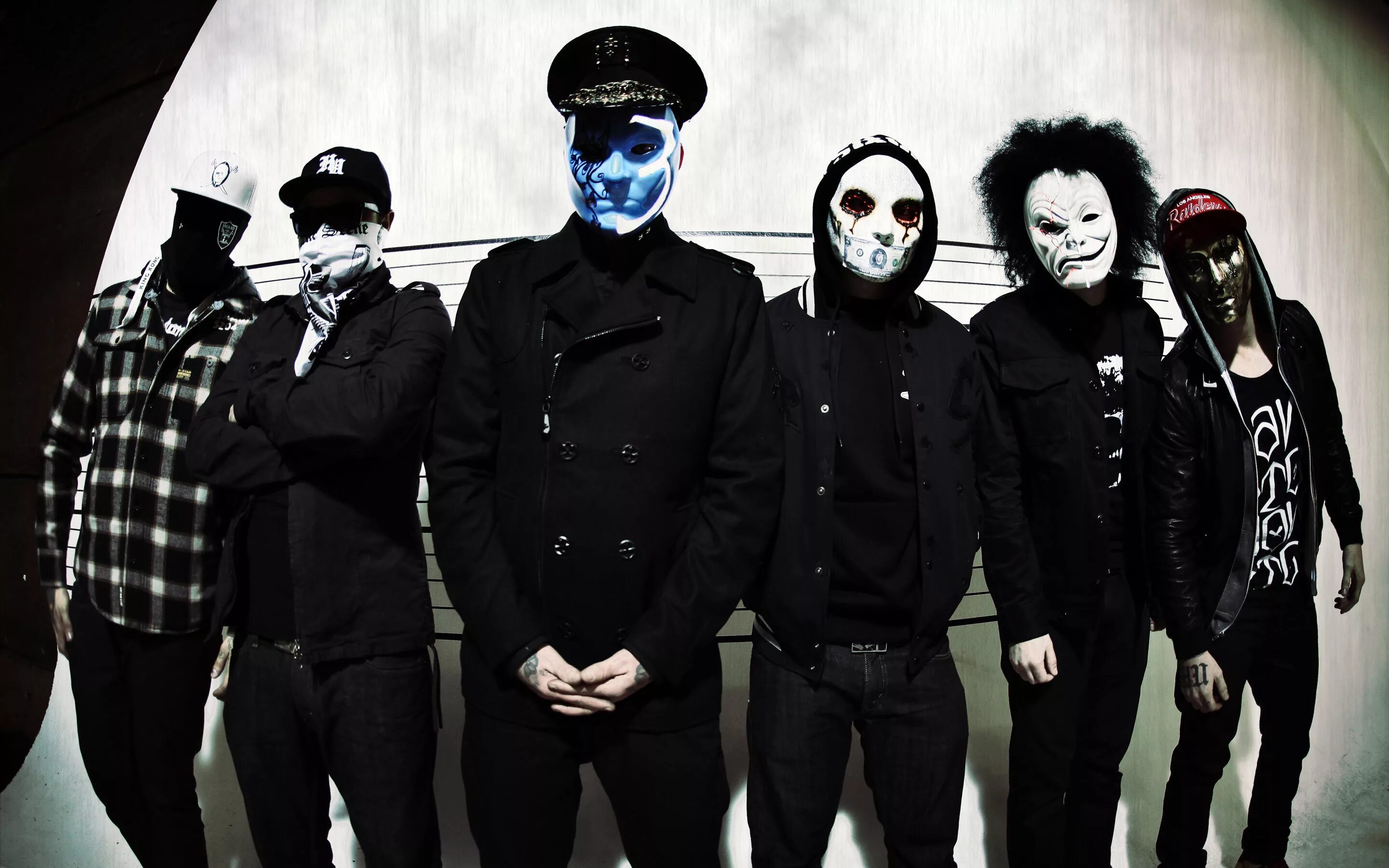Ozomatli. Hollywood undead 2005. Голливуд андед фото. Голливуд андед. Группа крутых людей.