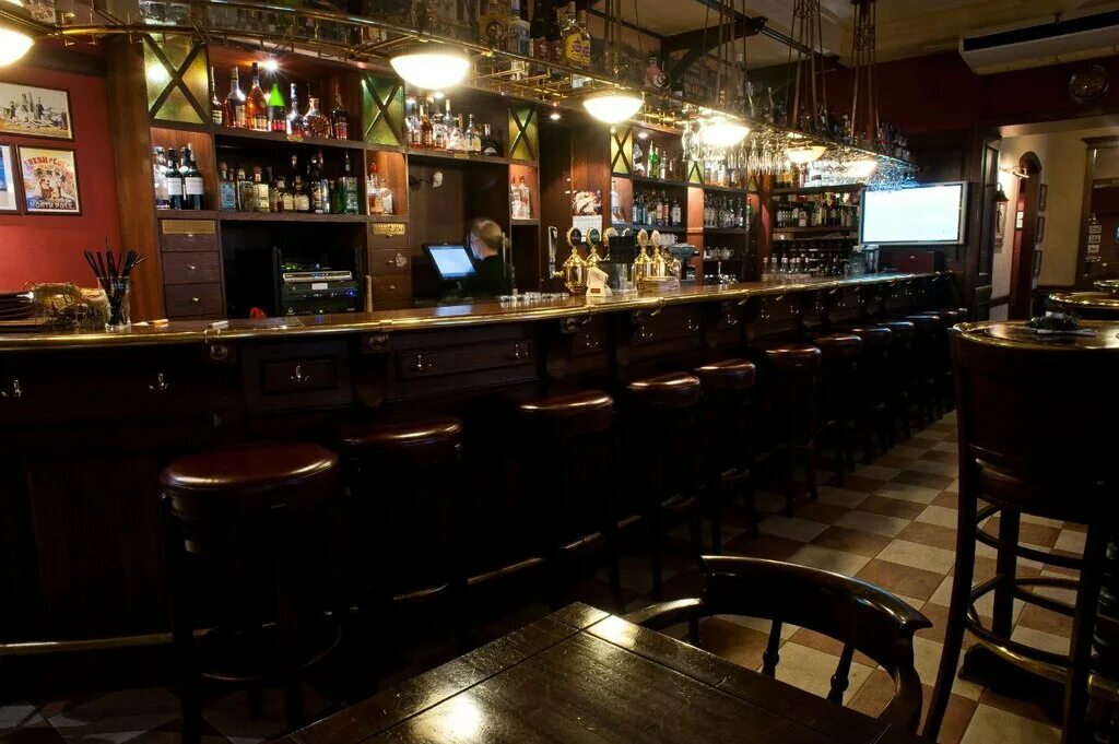 паб в американском стиле. кафе старый тракт в косулино. старинный паб ирландия. бар лось пермь. стар паб.