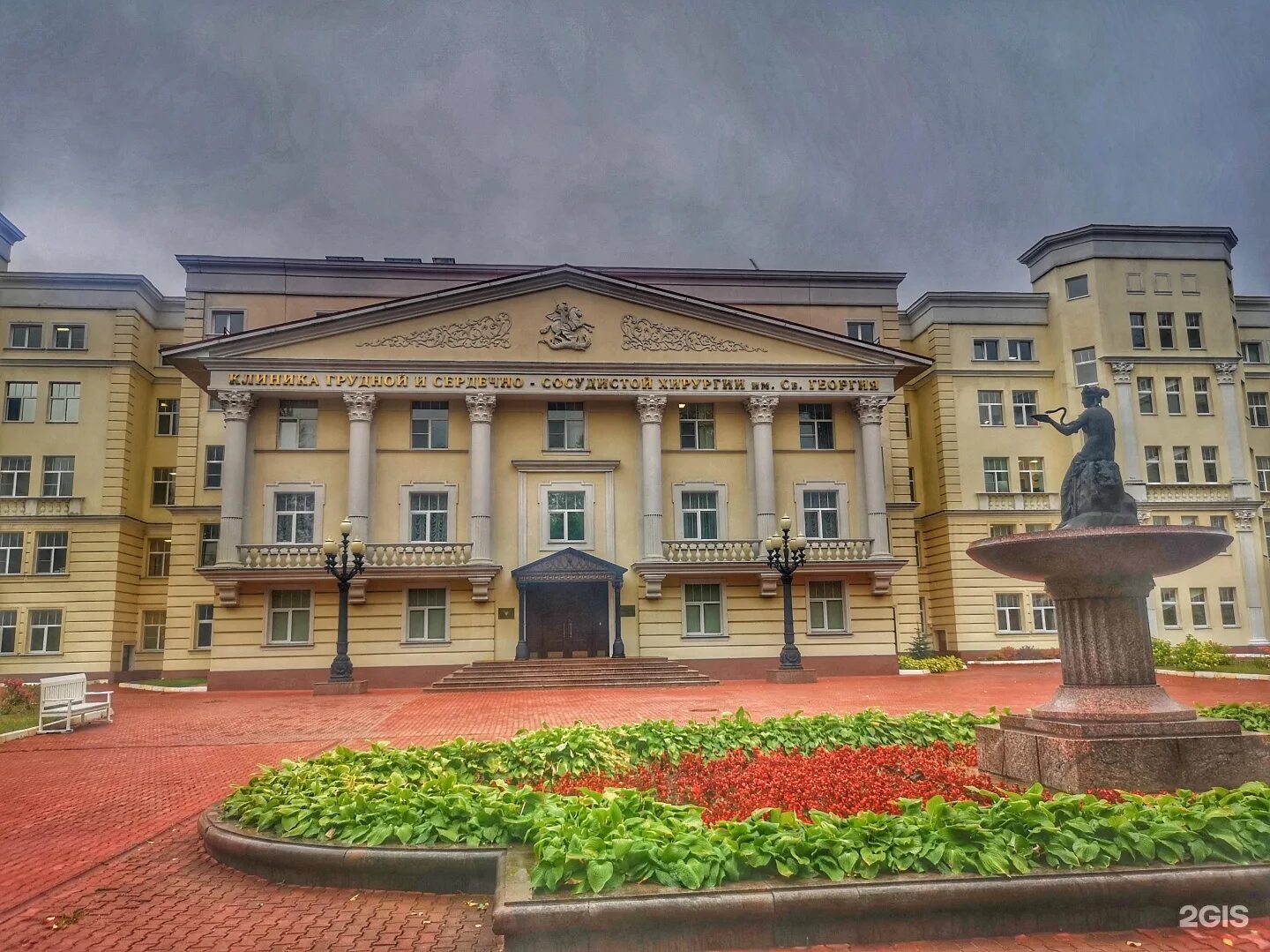 Фгбу национальный медико хирургический центр им пирогова. Пироговский центр нмхц им н. Национальный медико-хирургический центр им. Н. Нмхц пирогова нижняя первомайская 70.