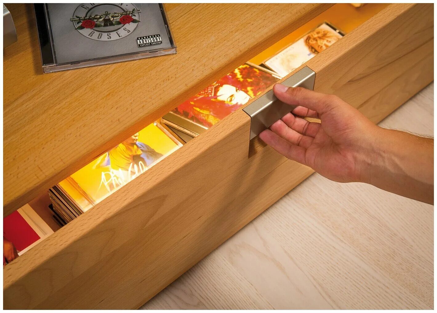 Датчик движения для светодиодной ленты для кухни под шкафы. Шкаф икеа в мансарде. Движение для под шкафом. 8w 12vcc 6000k холод бел. Подсветка на кухне под шкафчиками.