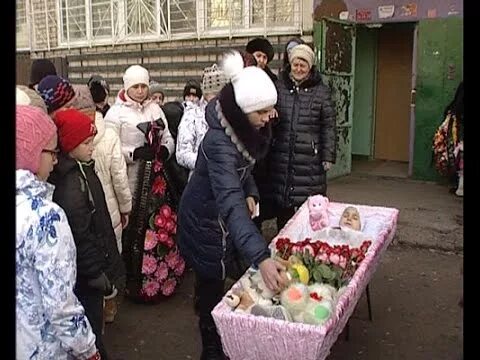 Прощание с девочкой. Похороны детей младенцев.