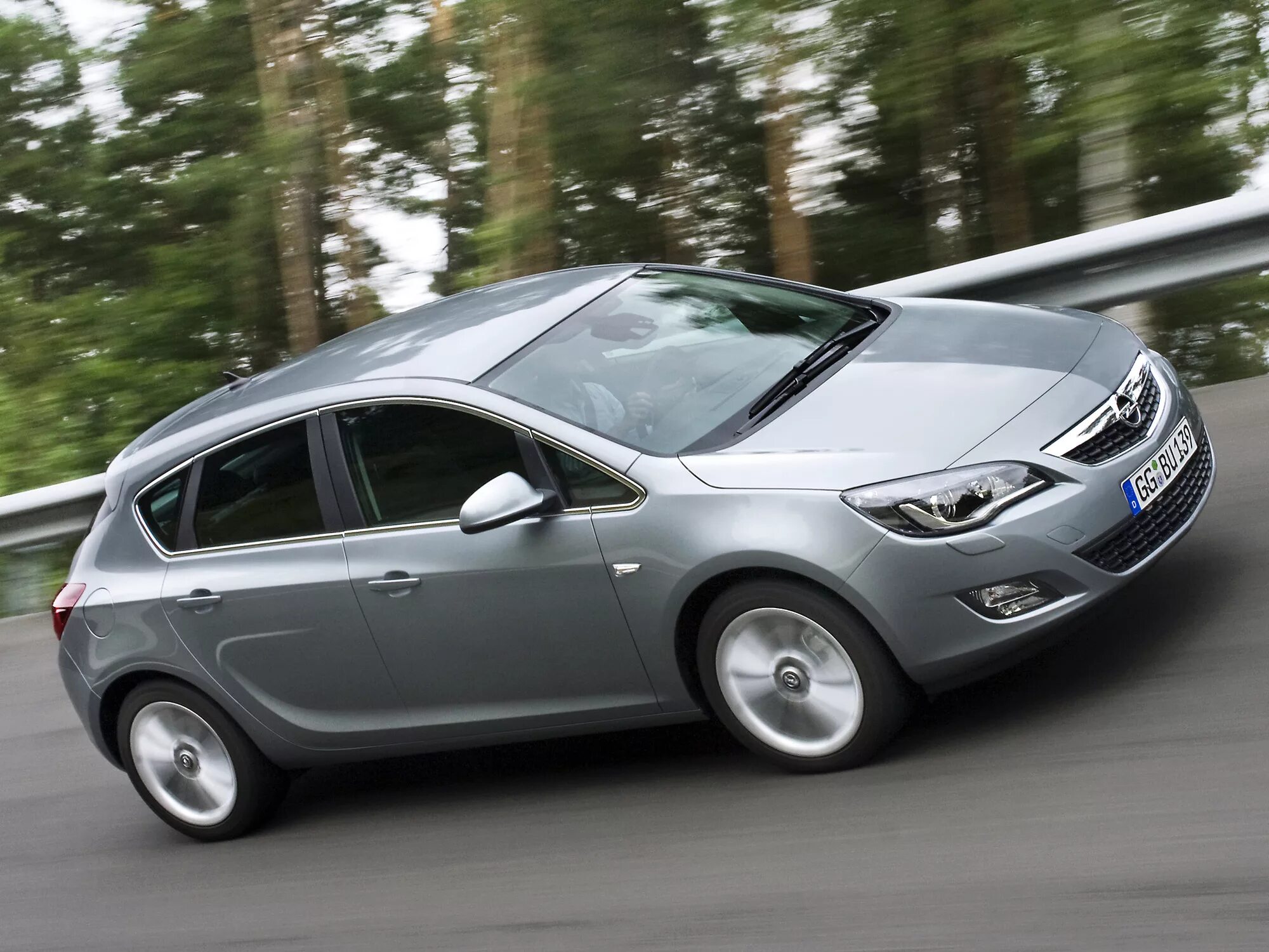 Opel Astra j 2009. Opel Astra j (2009—2012). Opel Astra j 2015.