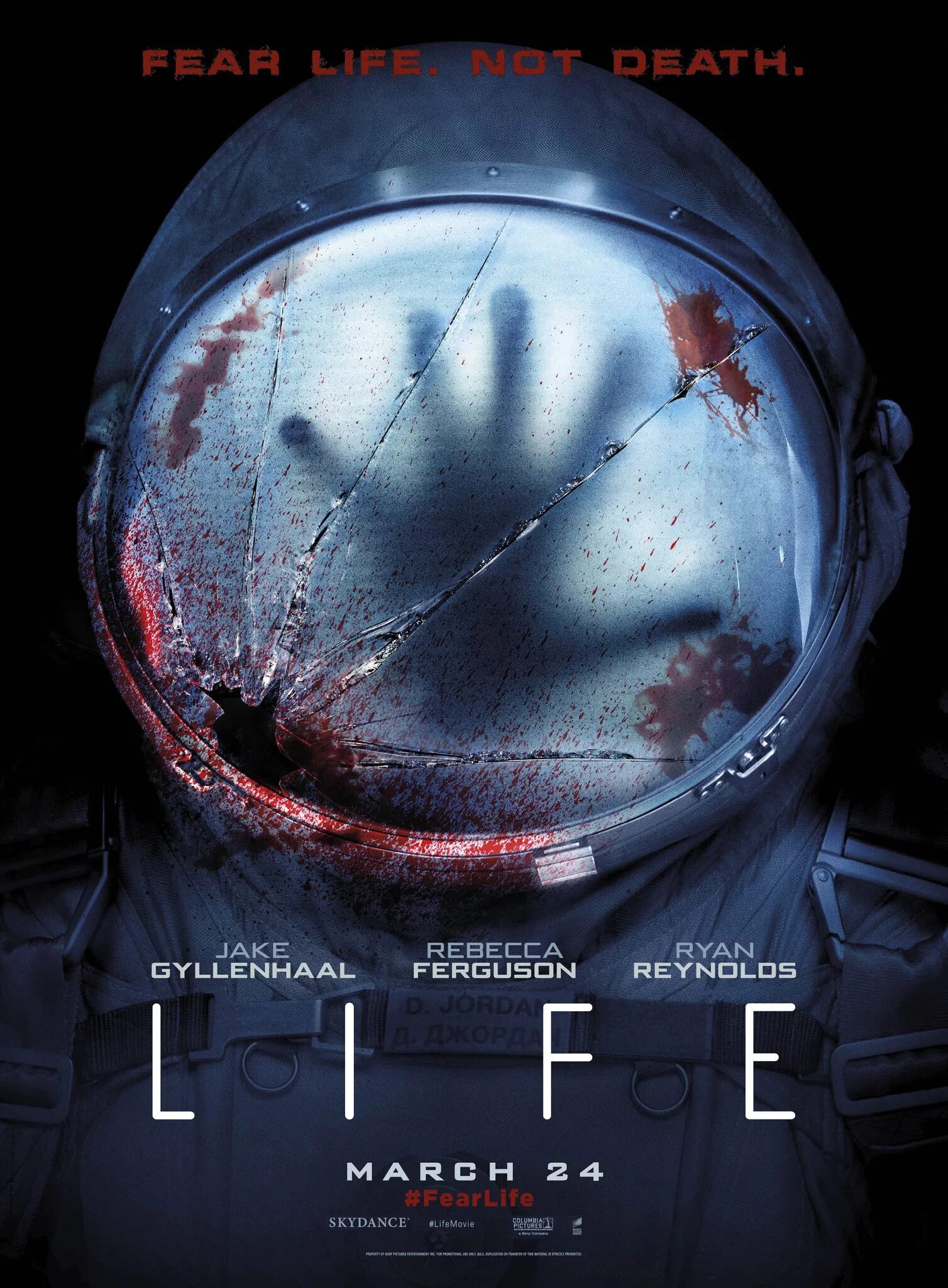 Life is movie. Живое» (Даниэль Эспиноса, 2017). Живое 2017 Постер.