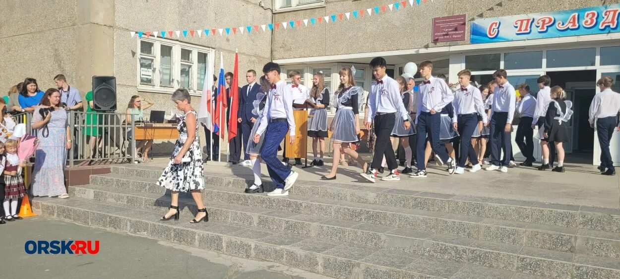 школа 53 орск. учителя 51 школы орск. школа 1 оренбург. школа 43 тюмень. школа 4 орск.