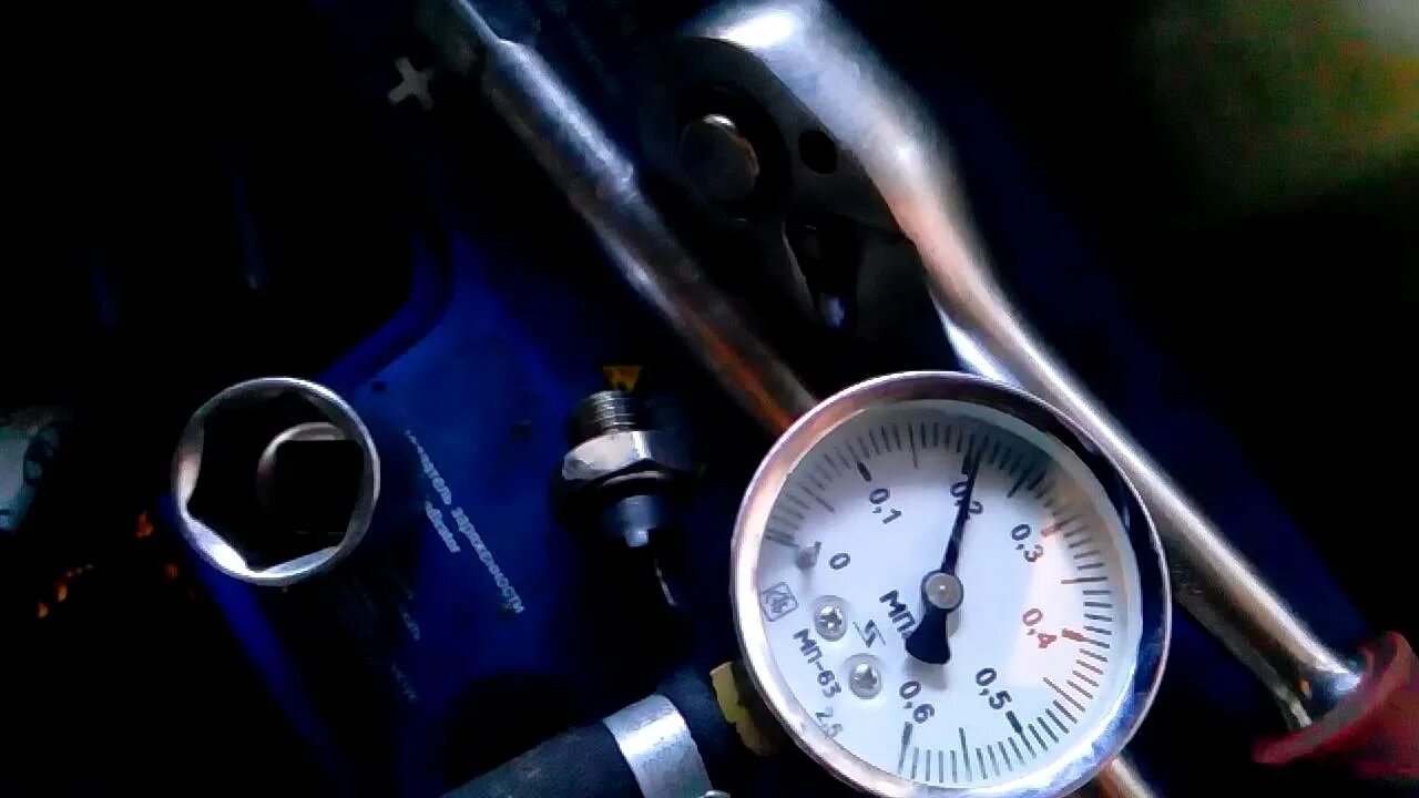 Замер давления масла ВАЗ 2110. Датчик давления масла СИД 2014. Давление масла в двигателе ВАЗ 2110 8 клапанов. Давление масла в двигателе Гранта 16 клапанов. Давление масла 2110 16 клапанов